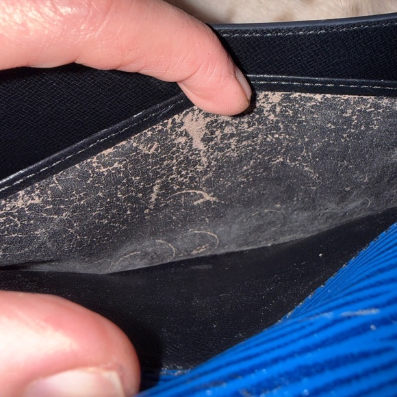 LOUIS VUITTON EPI Clutch - Picture 9 of 12